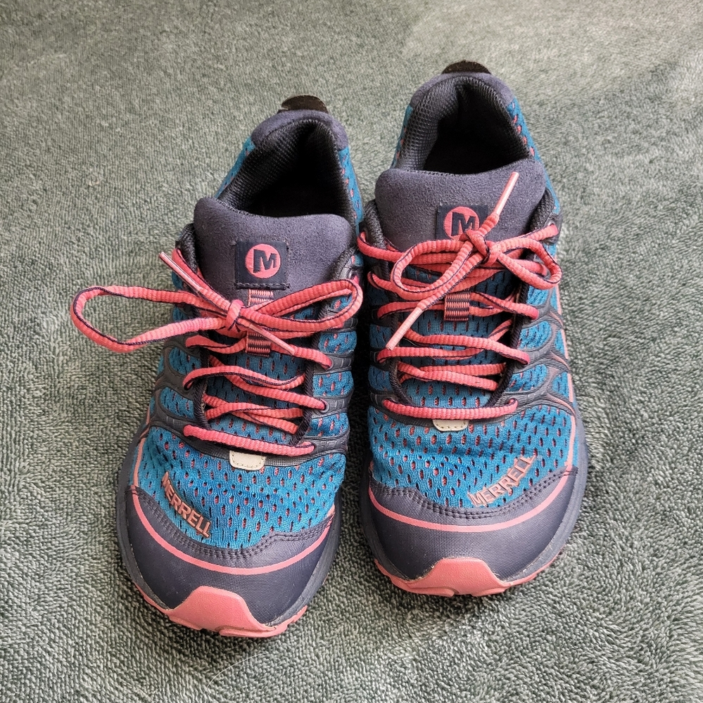 7.5 Merrell running shoes
